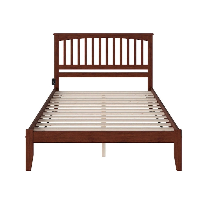 Letto matrimoniale a piattaforma in legno massiccio di noce