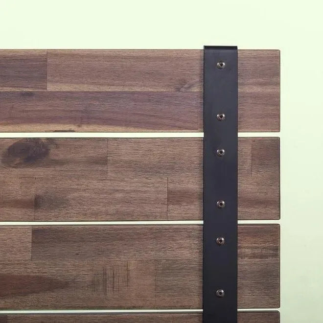 Letto a piattaforma King size in legno in stile industriale e rustico a basso profilo