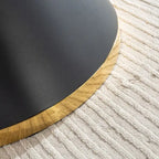 Tavolo da pranzo rotondo in MDF stampato effetto marmo nero, base colonnare nera con anello dorato (sedie escluse)