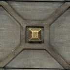 Credenza a 9 cassetti impiallacciata in abete grigio con base in metallo dorato