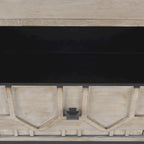Credenza a 9 cassetti impiallacciata in abete grigio con base in metallo dorato